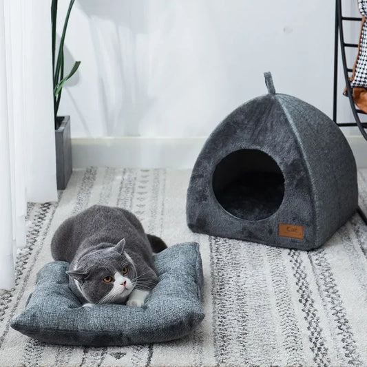 Warm Triangle Closed Cat Bed